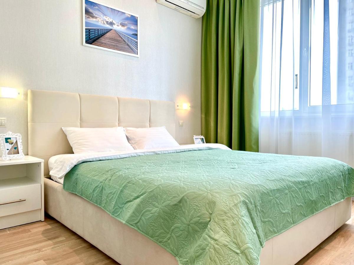 Navit Luxury Apartments With Breakfast Near The Railway Station, The City Center And The Park Kyiv Exterior photo