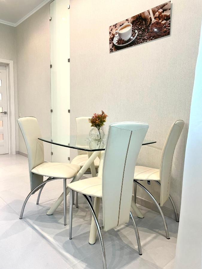 Navit Luxury Apartments With Breakfast Near The Railway Station, The City Center And The Park Kyiv Exterior photo