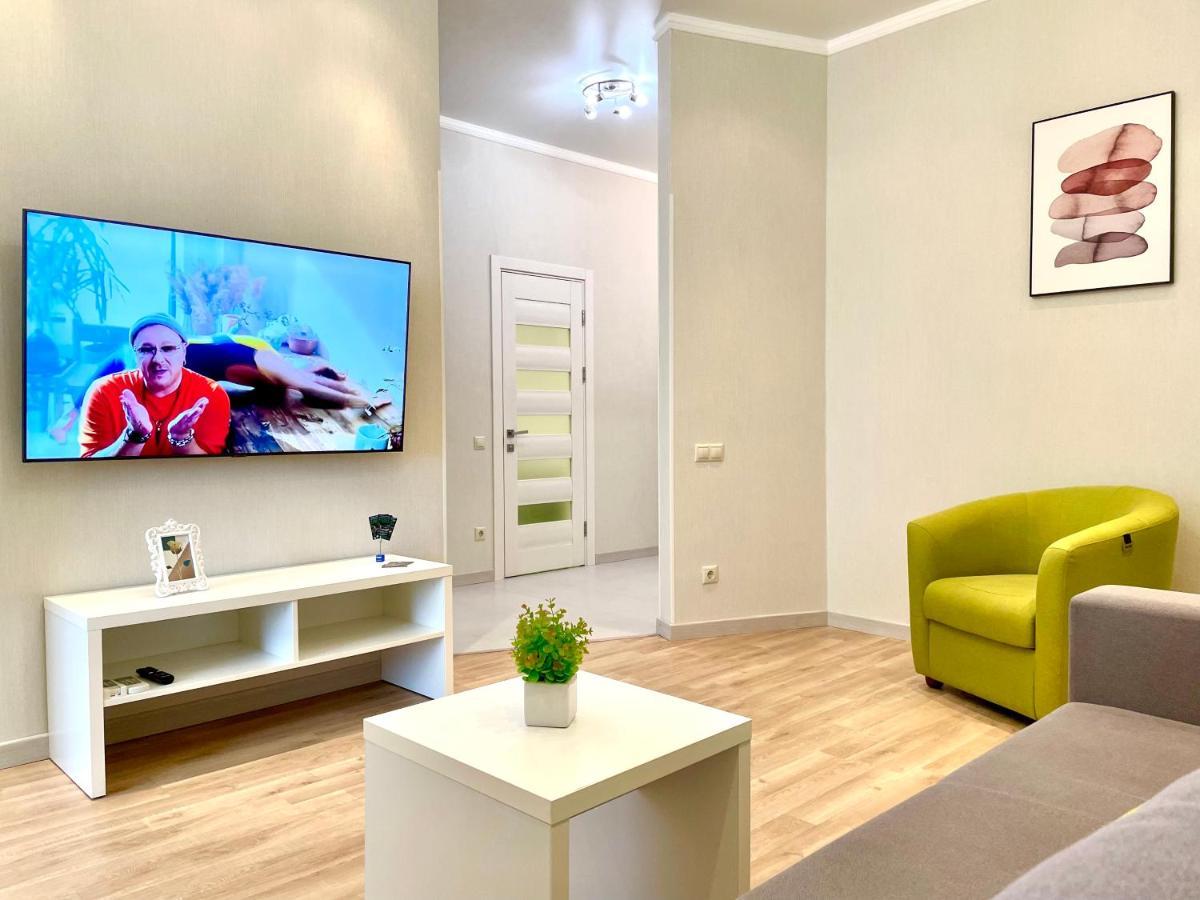 Navit Luxury Apartments With Breakfast Near The Railway Station, The City Center And The Park Kyiv Exterior photo